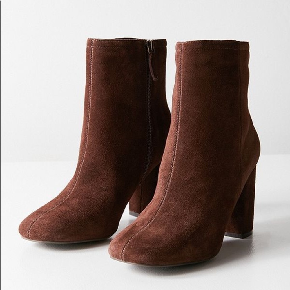 URBAN OUTFITTERS - Sloane Seamed Square Toe Boot